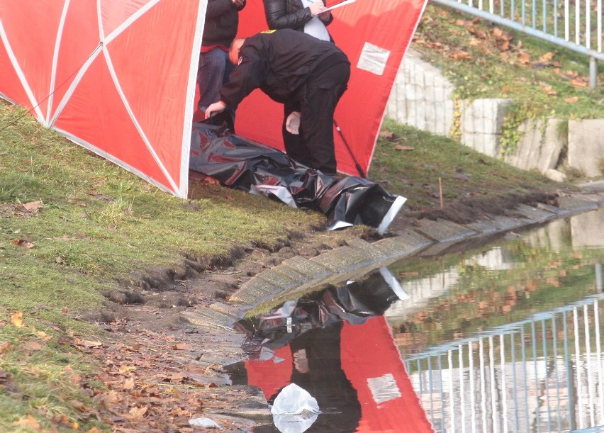 Miejsce znalezienia ciała kobiety. Znajdowało się ono w...