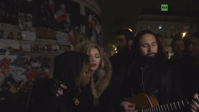 Madonna zaśpiewała w Paryżu popularny utwór Johna Lennona "Imagine". W ten sposób chciała oddać hołd ofiarom zamachu terrorystycznego.