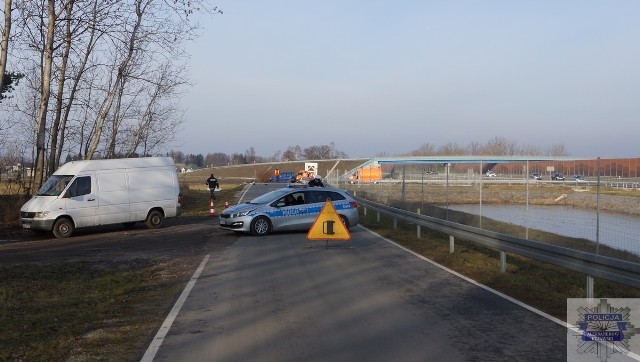 Rowerzystkę potrącono na drodze serwisowej przy autostradzie A1.