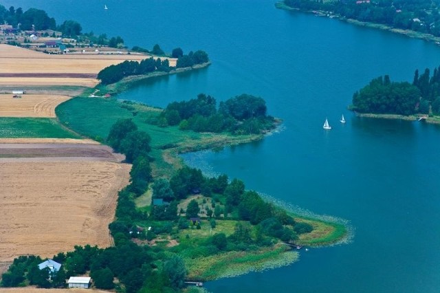 Piotrków Kujawski z lotu ptaka. Zobacz niesamowite zdjęcia i sprawdź, czy potrafisz odszukać na nich swój dom i swoje gospodarstwo. 