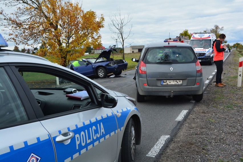 Wypadek na DK 53. Czołowe zderzenie na trasie Ostrołęka-Dylewo. Są ranni