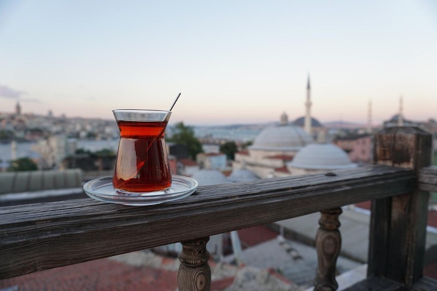 Turecka herbata, czyli çay, cieszy się w Turcji dużą...