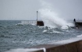 Cofka na Bałtyku: Zalana marina w Gdyni i Gdańsku, zniszczone plaże (wideo)