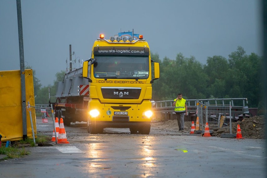 Nowy Sącz. Pierwsze elementy Mostu Heleńskiego już dotarły