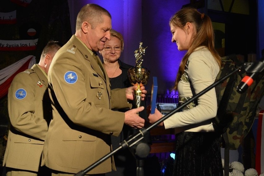 Młodzi artyści zaśpiewali w Kielcach na żołnierską nutę