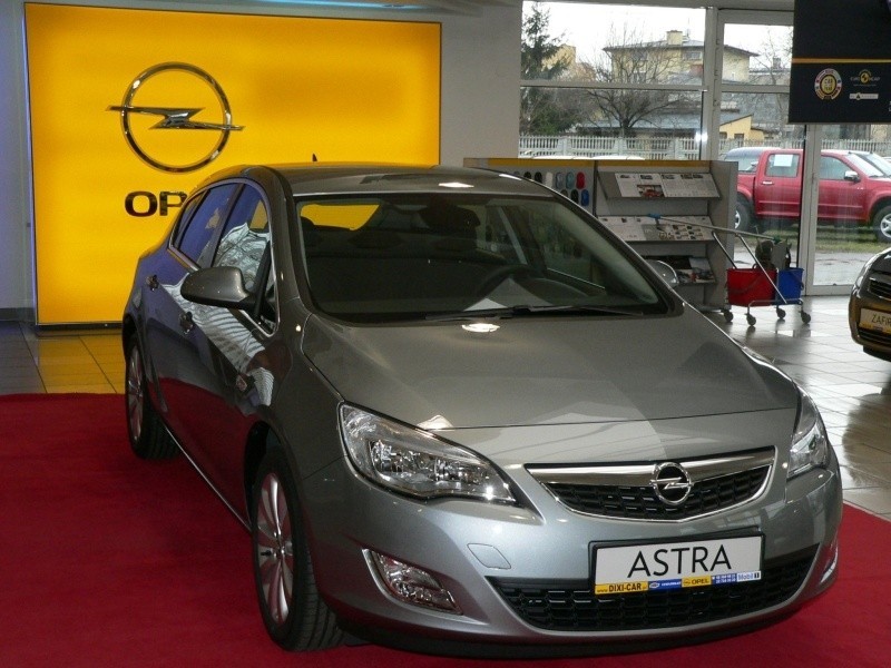 Opel astra czwartej generacji jest niezwykle efektownym...