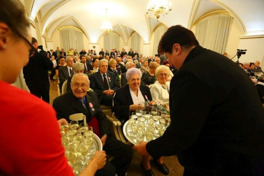 Medale dla par w Poznaniu, które przeżyły wspólnie 50 lat