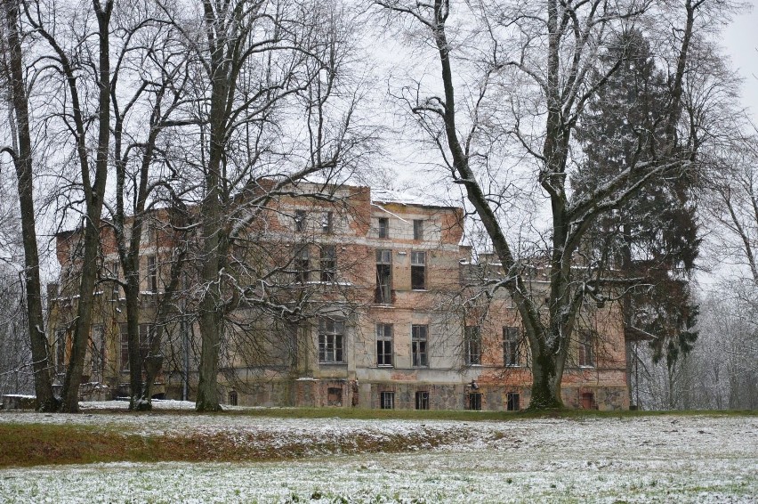 Pałac w Kartkowie w powiecie bytowskim jest jednym z...