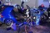 Pijany 20-latek rozbił dwa auta i roztrzaskał się o blok w Krośnie Odrzańskim [ZDJĘCIA]