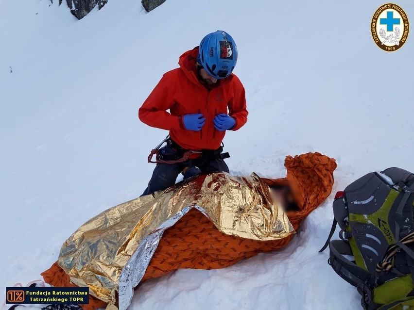 Tatry. TOPR opublikował zdjęcia z lawiny pod Rysami [ZDJĘCIA]