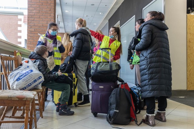 Kolejni goście z Ukrainy kwaterują się w dawnym centrum handlowym Plaza