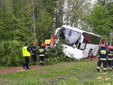 Wypadek autobusu szkolnego w Rudzie Śląskiej. Kierowca miał zawał. Troje dzieci trafiło do szpitala ZDJĘCIA