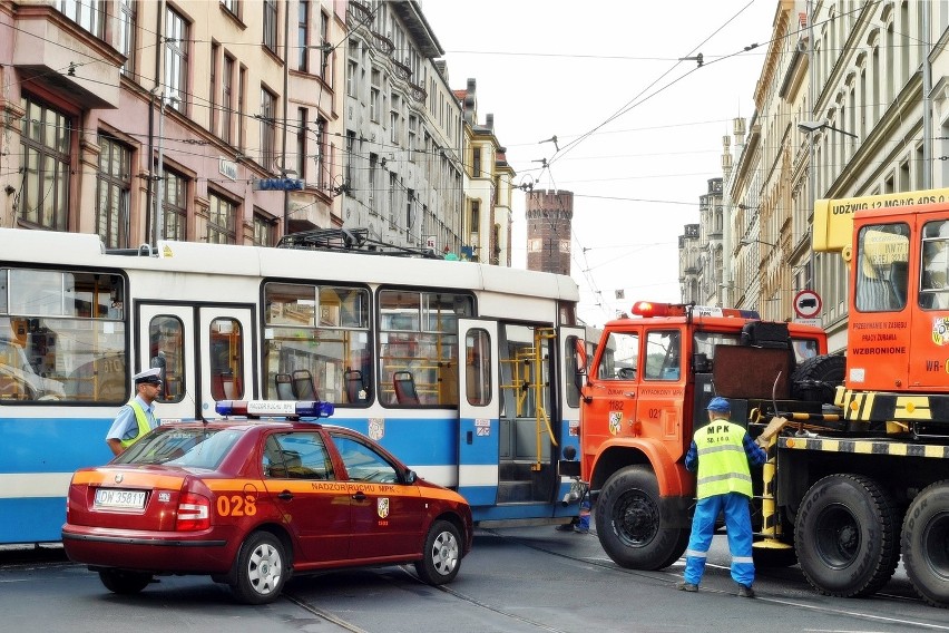 23.08.2013 wroclaw tramwaj wypadek wykolejenie skrzyzowanie...