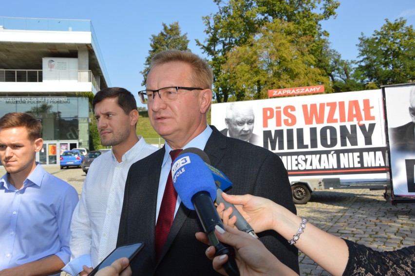 "Konwój wstydu PiS" ruszył w Opolszczyznę. - Partia rządząca...