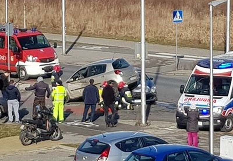 Wypadek na Stabłowicach. Jedno auto wjechało na drugie (ZDJĘCIA)