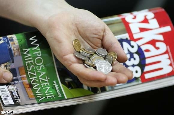Za tę garść monet pani Lidia ze Słupska chciała kupić dwa czasopisma, ale kioskarz nie chciał drobnych przyjąć.