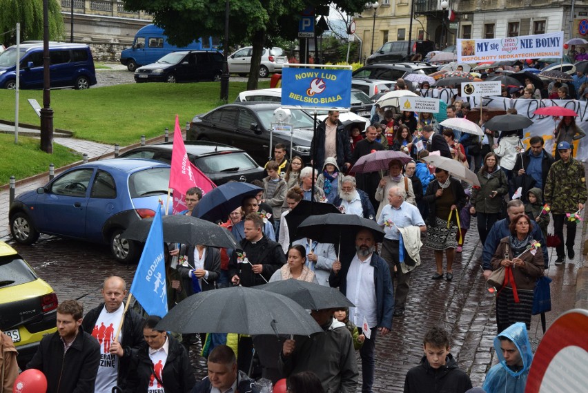 Marsz dla Życia i Rodziny przeszedł ulicami Bielska-Białej ZDJĘCIA