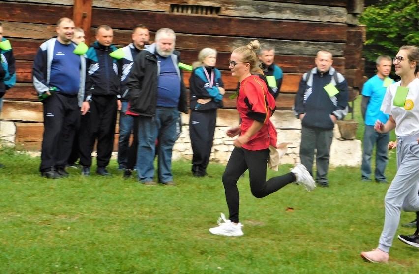 Duży sukces biegaczy z Powiatowego Środowiskowego Domu Samopomocy w Stąporkowie podczas zawodów w Tokarni. Zobacz zdjęcia