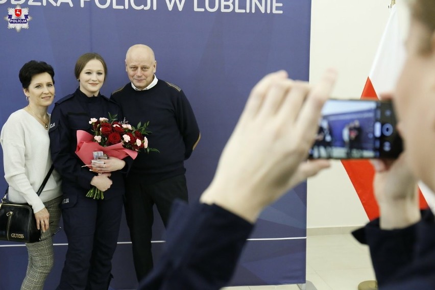 Nowi funkcjonariusze wstąpili w szeregi lubelskiej policji. Zobacz zdjęcia