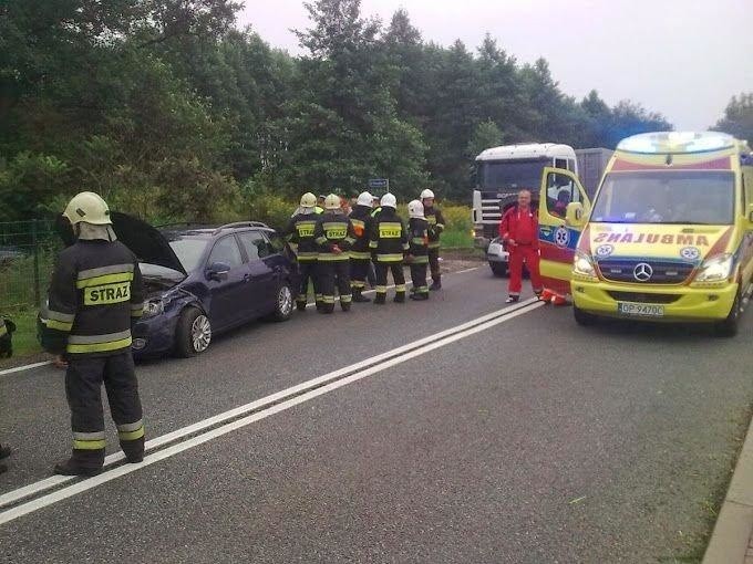 Zderzenie trzech samochodów na DK 45.