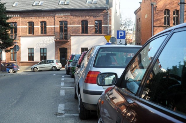 W centrum Sanoka. Gdzie wcześniej można było parkować za darmo, teraz będą obowiązywały opłaty za postój