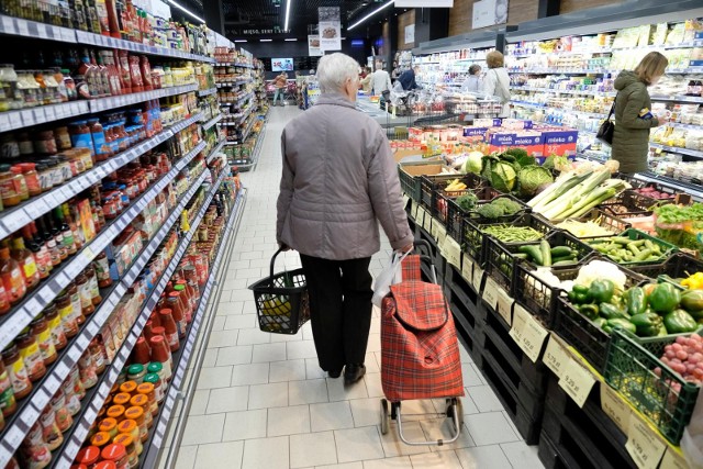 Zdaniem ekspertów, głównym powodem skoku inflacji są "nadal te same czynniki: żywność oraz energia".