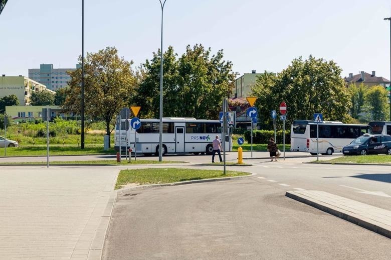 Bielsk Podlaski. Pasażerowie czekali, autobus nie przyjechał. Rodzice licealistów dzwonili do PKS Nova S.A