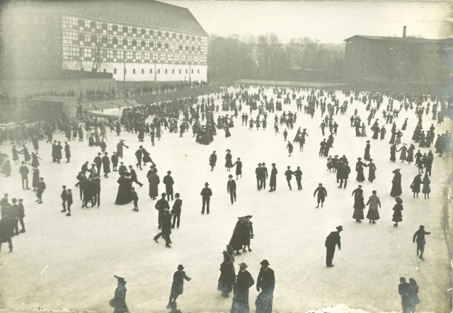 Zimą na lodowisko szło się na Brdę. Zakole rzeki ok. 1929 roku