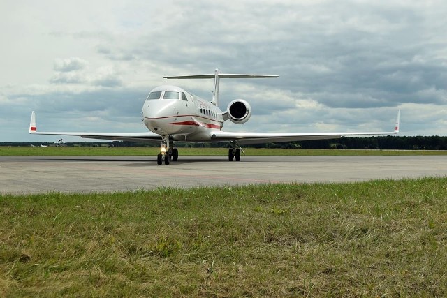 Jest to pierwszy polski samolot rządowy Gulfstream G550 noszący imię księcia Józefa Poniatowskiego. Jego dzisiejszy przylot do Bydgoszczy związany jest z uroczystością, która odbędzie się 29 lipca na terenie Wojskowych Zakładów Lotniczych 2. >> Najświeższe informacje z regionu, zdjęcia, wideo tylko na www.pomorska.pl 