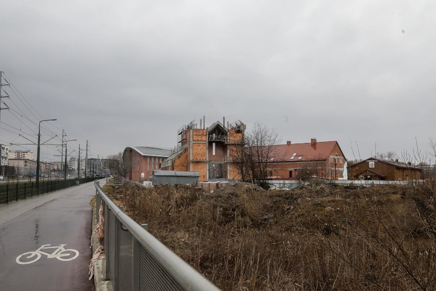 Kraków. Ruczaj się rozrasta, przybywa mieszkańców, więc potrzebny jest nowy kościół. Świątynia pnie się już w górę [ZDJĘCIA]