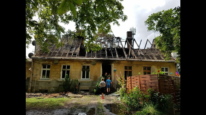 "50 lat w tym budynku poszło z dymem w ciągu jednej chwili" - mówią poszkodowani. Trwa zbiórka dla pogorzelców ze Szczecina