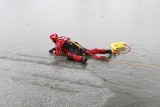 Strażacy ratowali „tonącego” z lodowej przerębli kazimierskiego zbiornika. Tym razem na szczęście tylko w ramach ćwiczeń  