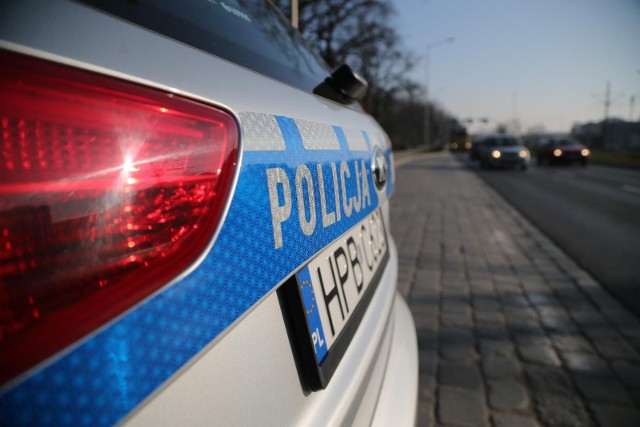 Za kierownicą samochodu siedział 20-letni mieszkaniec gminy Nowogród Bobrzański, który prawo jazdy ma zaledwie od roku i 2 miesięcy.