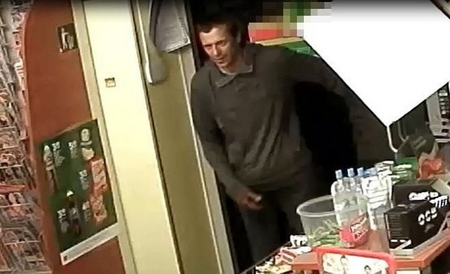 Gazem pieprzowym potraktował ekspedientkę w sklepie w Rybniku. Bandytę szuka policja