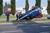 Dachowanie radiowozu na ulicy Struga w Szczecinie. Utrudnienia w kierunku lewobrzeża - 7.08 [ZDJĘCIA i WIDEO] 