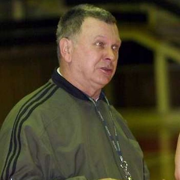 Koszykarze Siarki Tarnobrzeg zagrali w Inowrocławiu pod wodzą nowego trenera Mariana Wydro, ale do protokołu wpisane zostało nazwisko Piotra Kardasia.