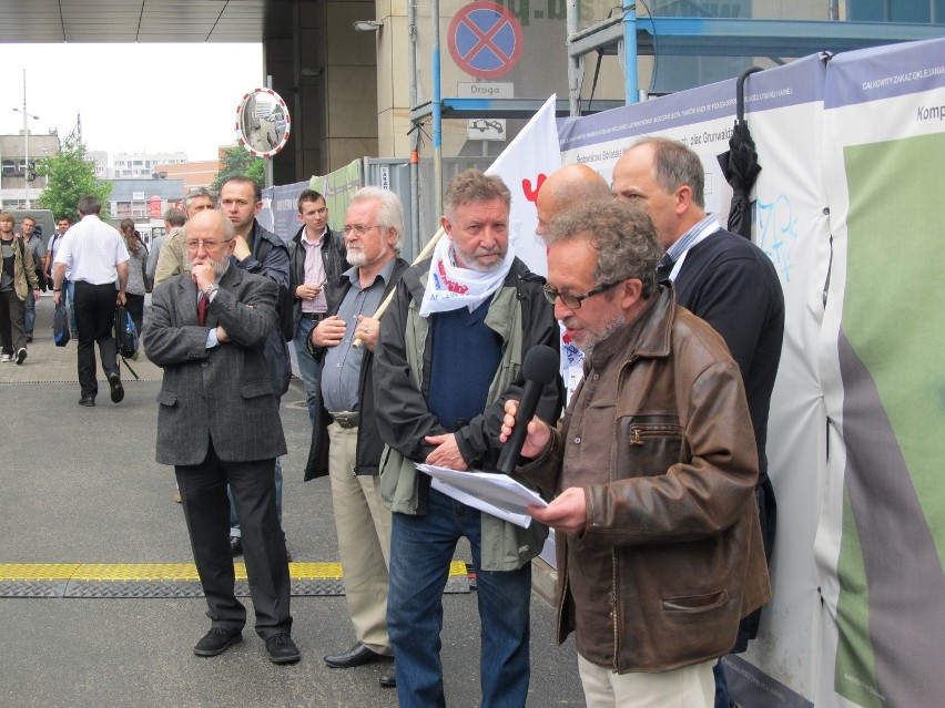 Protest TVP. Nie chcą przejścia do zewnętrznej firmy i prywatyzacji (ZDJĘCIA)