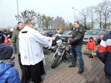 Ostrołęka. Motoświęconka 2021. Spotkanie motocyklistów na parkingu przy farze. W Wielką Sobotę 3.04.2021. Zdjęcia