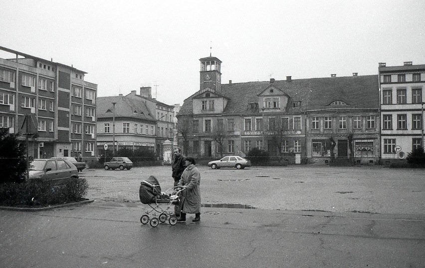 Zobacz, jak wyglądał Białogard w latach 90-tych. Bardzo się...