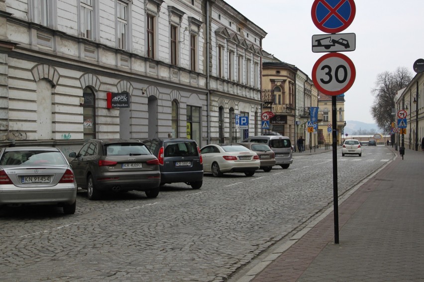 Nowy Sącz. Można parkować bezpłatnie przy ul. Piotra Skargi, ale tylko przez kilka dni