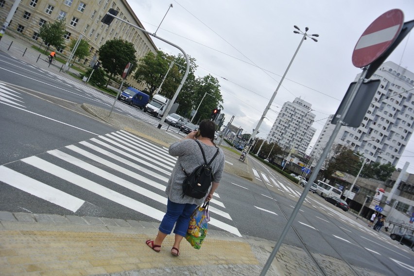 Trzy przejścia naziemne na rondzie Reagana już działają