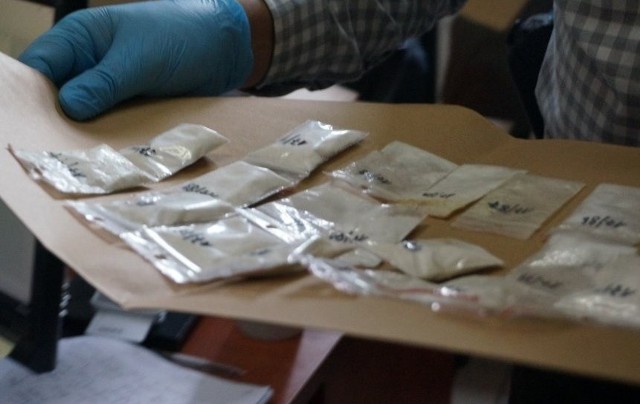 Prawie trzy kilogramy narkotyków znaleziono w mieszkaniu w centrum Ustronia
