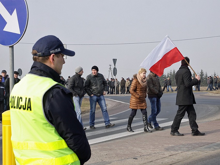 Lipnica. Legalny protest ponad 300 rolników na rondzie