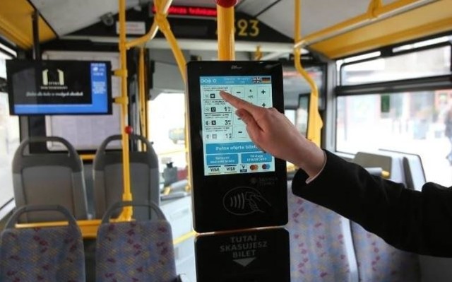 Kasownik a autobusie MPK Wrocław.