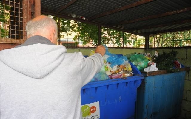 Za zbieranie odpadów w sposób selektywny stawka wynosi 10 złotych od osoby.