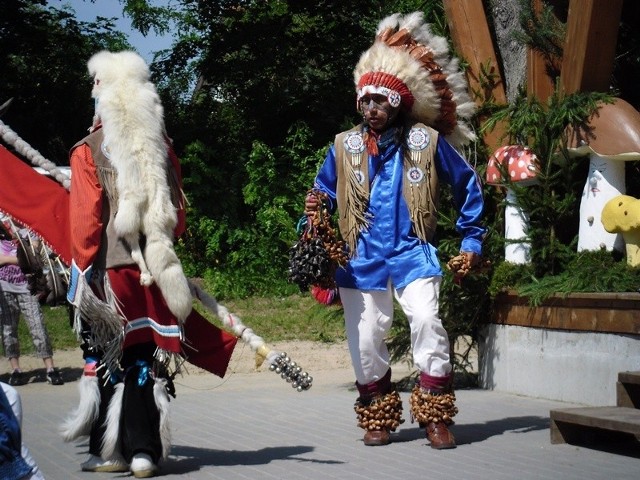 Fragment występu boliwijskich Indian w Dębnicy Kaszubskiej.