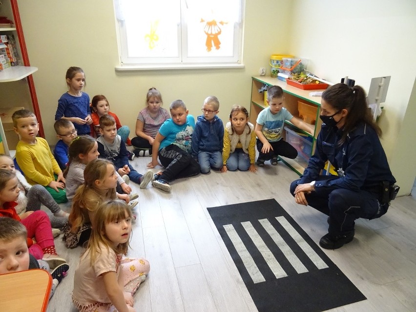 W specjalnej lekcji z policjantami uczestniczyły m.in....