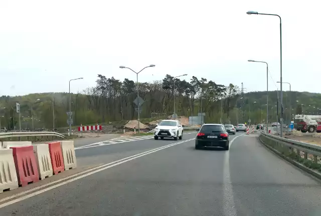 Na odcinku Świnoujście-Dargobądz również trwają praca zarówno drogowe, jak i mostowe.