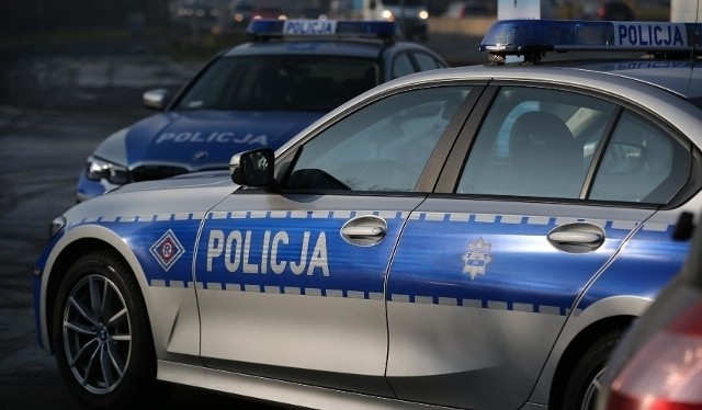 Podczas porannej kontroli drogowej w centrum Szczecina, nieznany sprawca odjechał policyjnym radiowozem