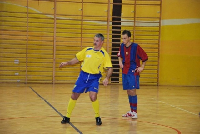 Fragment meczu pierwszej Sandomierskiej Ligi Futsalu, pomiędzy  Zakładem Energetycznym, a Jogą Team.